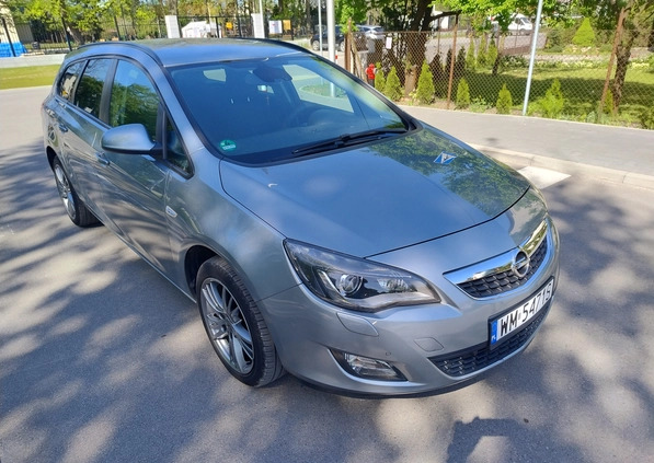 Opel Astra cena 29900 przebieg: 148000, rok produkcji 2011 z Halinów małe 154